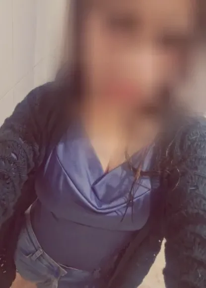 Daniela, 33