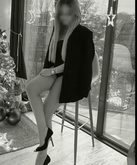 Kira, 36