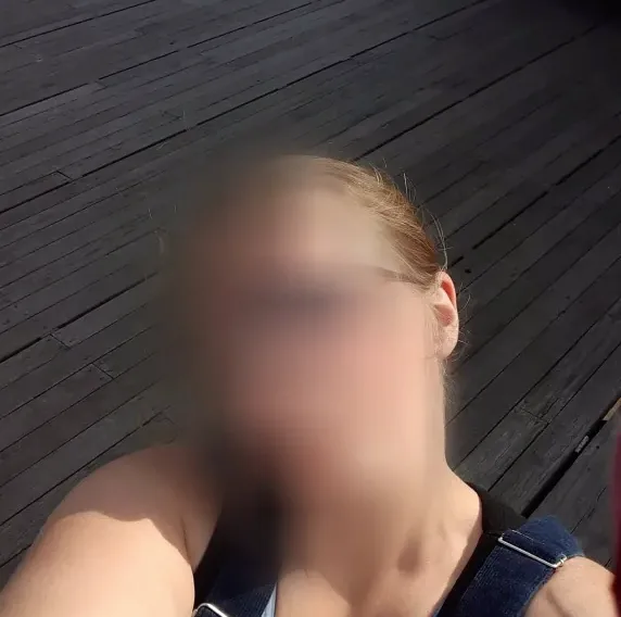 Laura, 32
