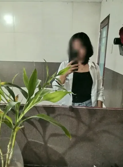 Luisa, 25