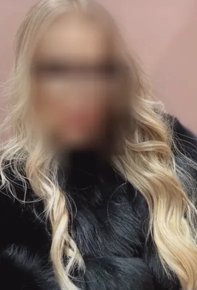 Nicole, 32