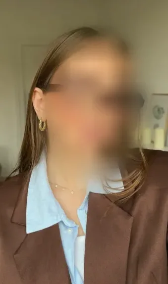 Sina, 32
